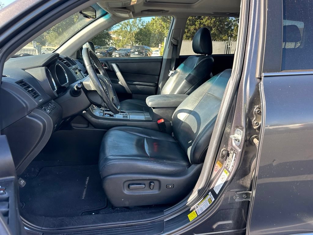Used 2013 Toyota Highlander SE AWD/4WD image 11