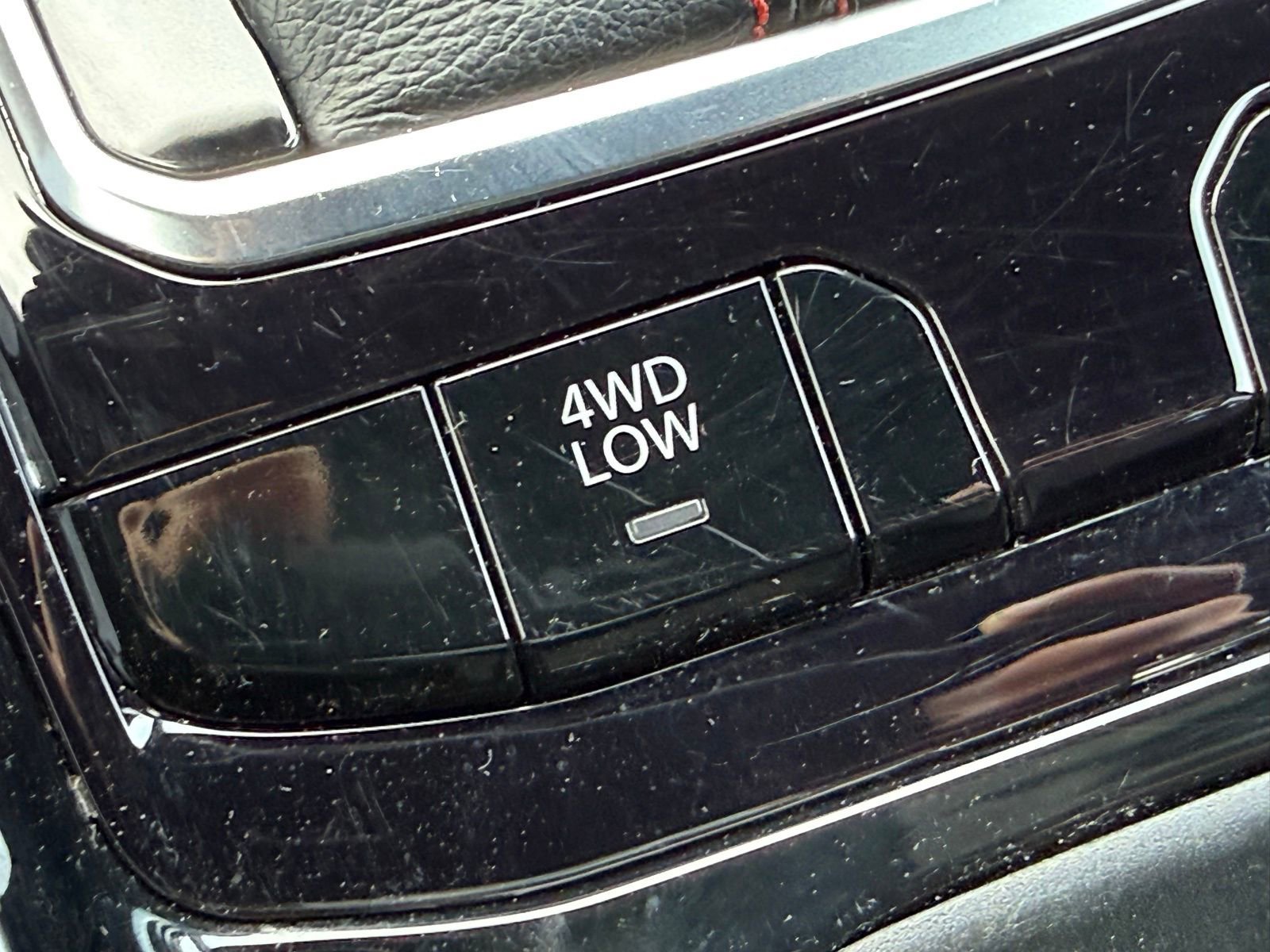 Used 2024 Jeep Compass Trailhawk image 4