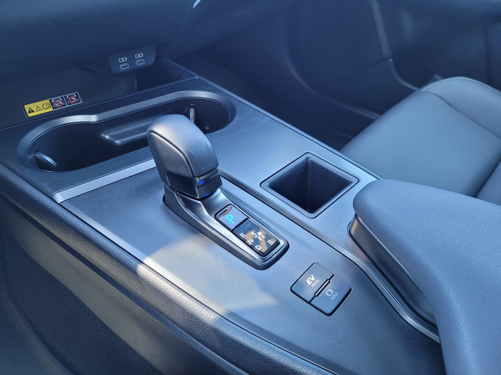 Certified 2025 Lexus UX 300h FWD w/ Accessory Package (Z2) image 17