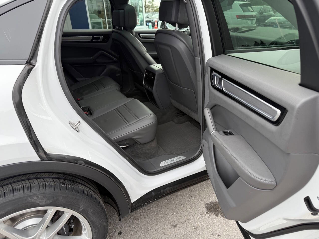 Used 2020 Porsche Cayenne AWD/4WD image 11