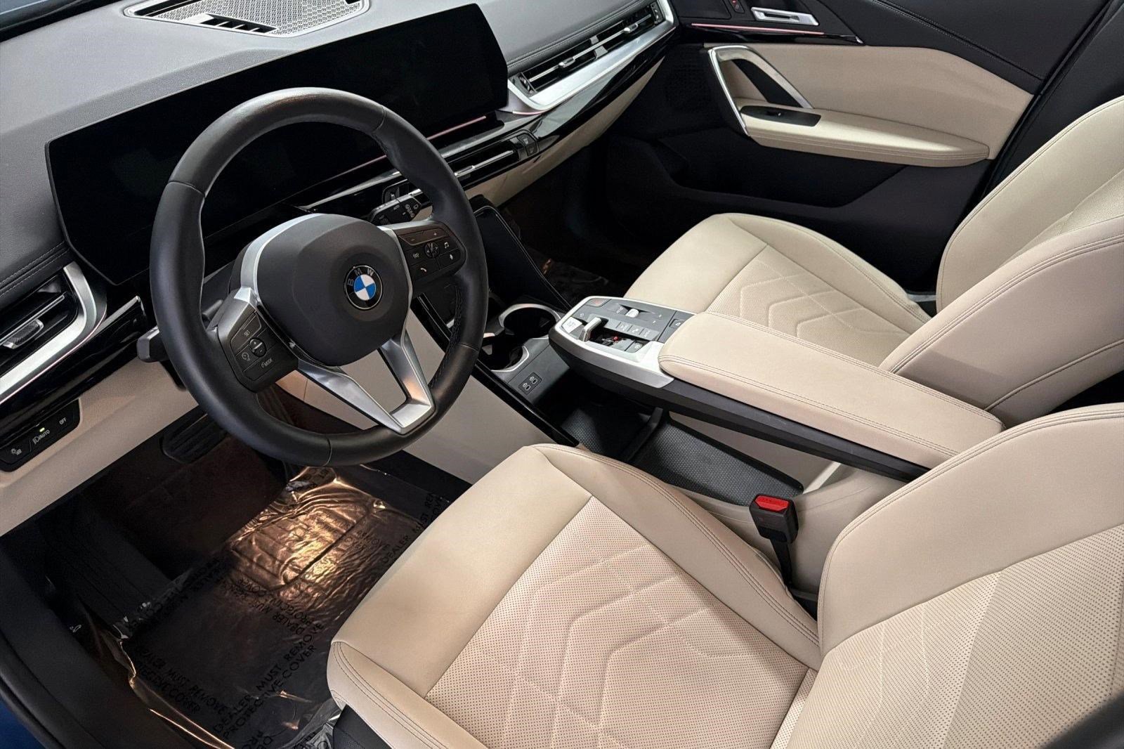 Used 2025 BMW X1 xDrive28i w/ Convenience Package AWD/4WD image 4
