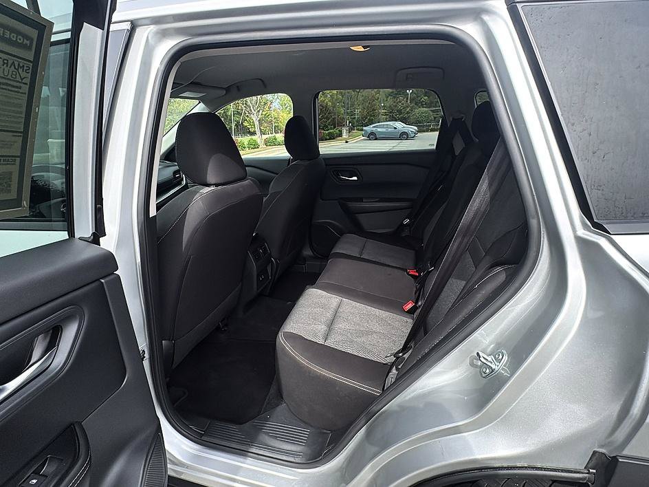 Certified 2025 Nissan Rogue SV AWD/4WD image 17