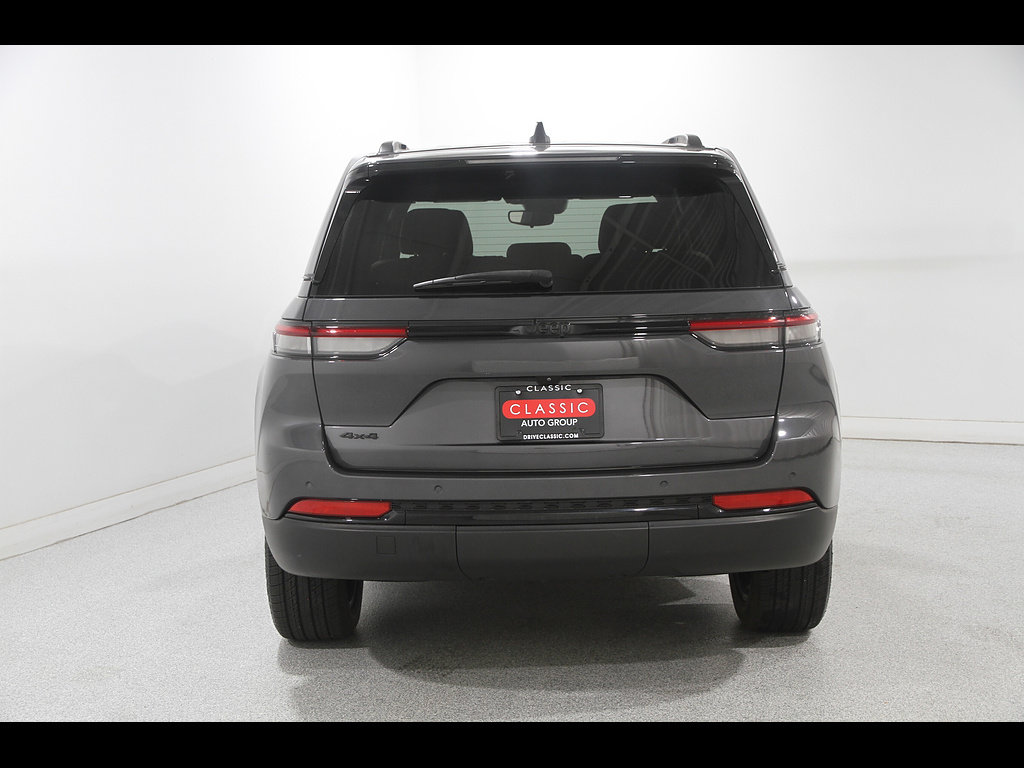 Used 2023 Jeep Grand Cherokee Altitude AWD/4WD image 20