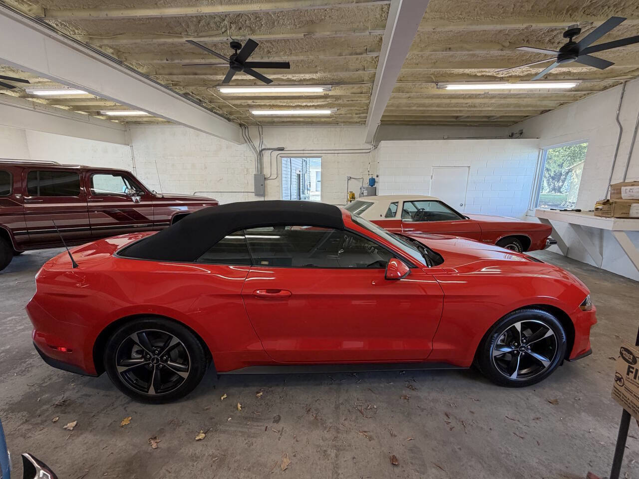 Used 2018 Ford Mustang Convertible RWD image 2