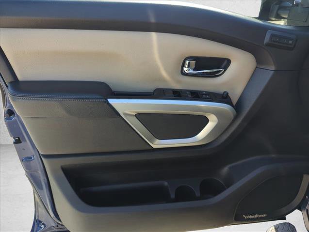 Used 2016 Nissan Titan SL image 10