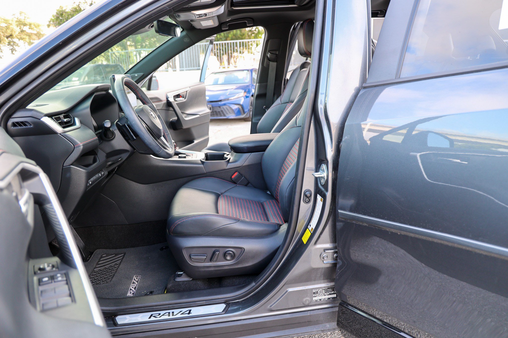 Certified 2025 Toyota RAV4 XSE AWD/4WD image 30