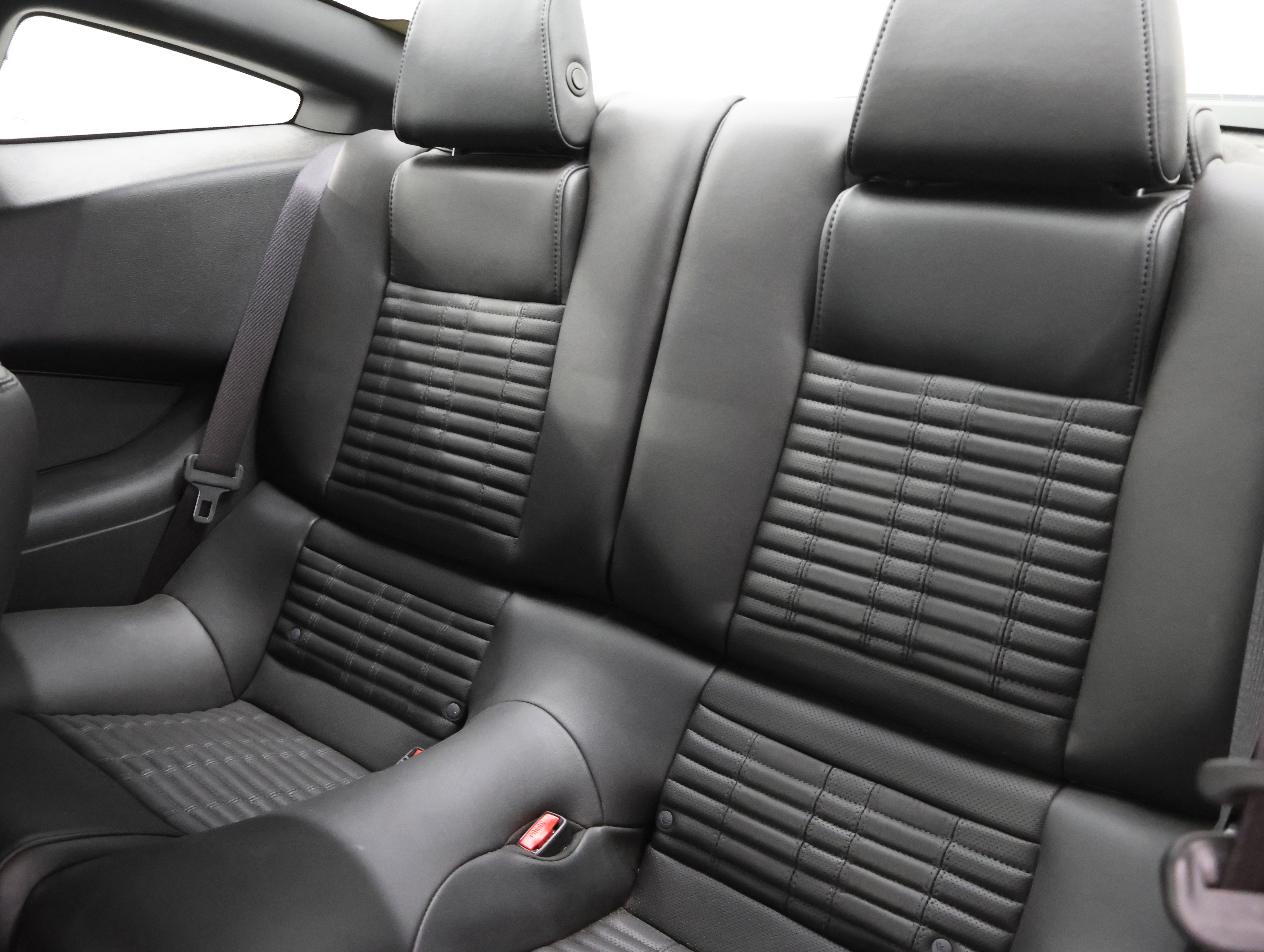 Used 2014 Ford Mustang Shelby GT500 w/ Equipment Group 821A RWD image 9