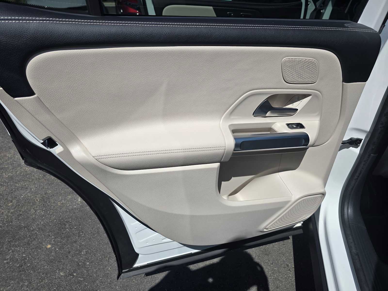 Used 2025 Mercedes-Benz GLB 250 4MATIC image 19