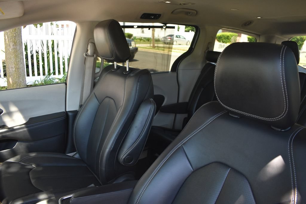 Used 2024 Chrysler Pacifica Touring-L FWD image 10