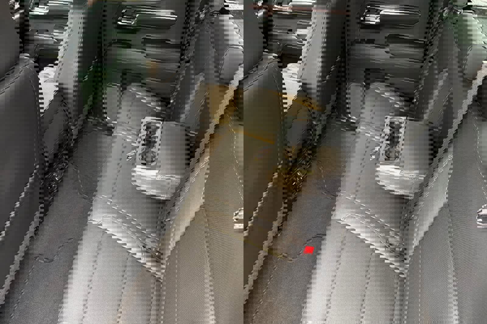 Used 2025 GMC Sierra 1500 SLT image 4