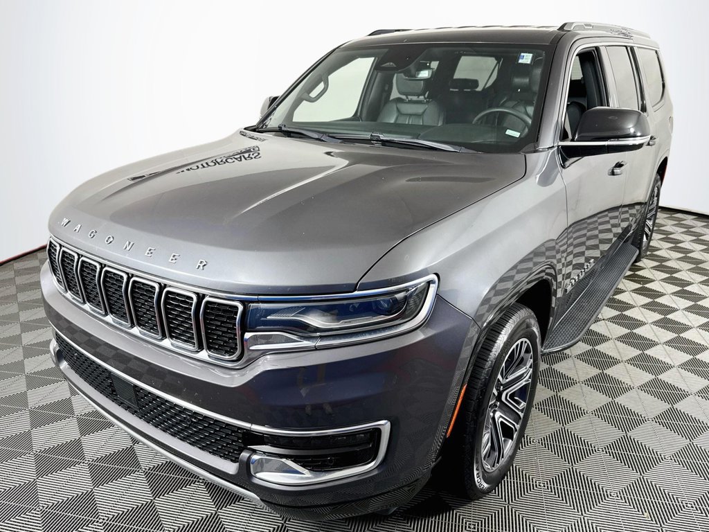 Used 2024 Jeep Wagoneer L Series II w/ Flexible Seating Group AWD/4WD image 3
