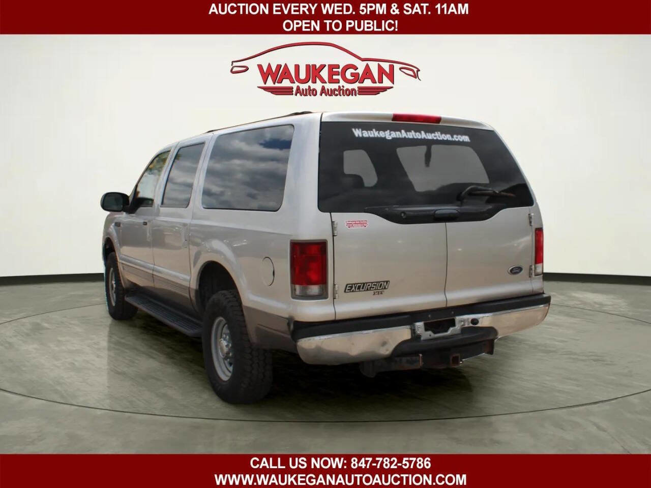 Used 2002 Ford Excursion XLT AWD/4WD image 4