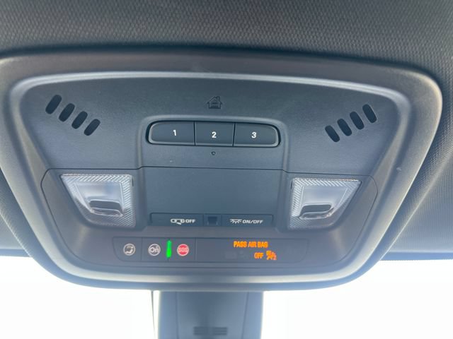 Used 2023 Chevrolet Traverse LT AWD/4WD image 32
