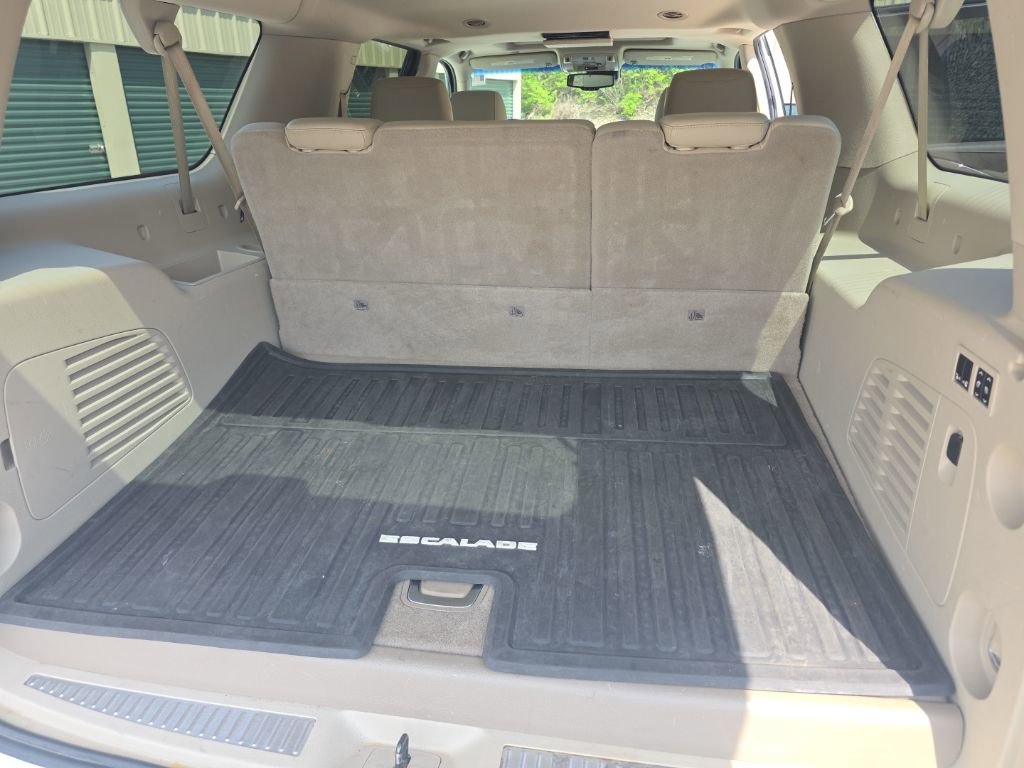 Used 2016 Cadillac Escalade ESV Luxury image 23