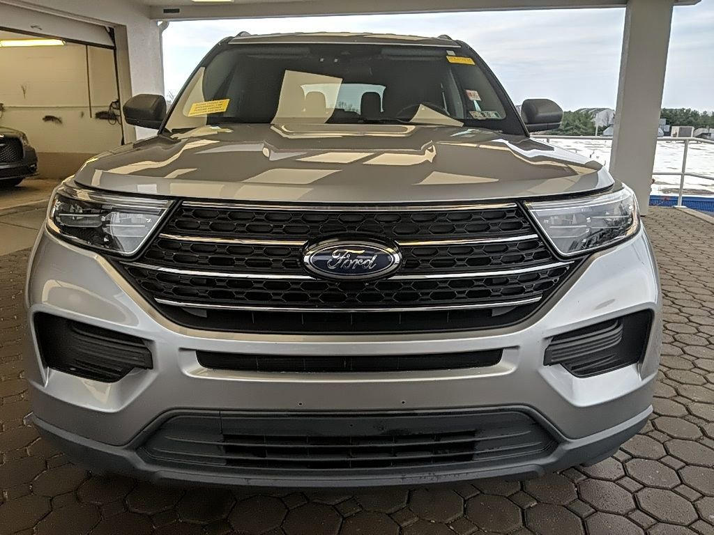 Used 2020 Ford Explorer XLT w/ Comfort Package image 2