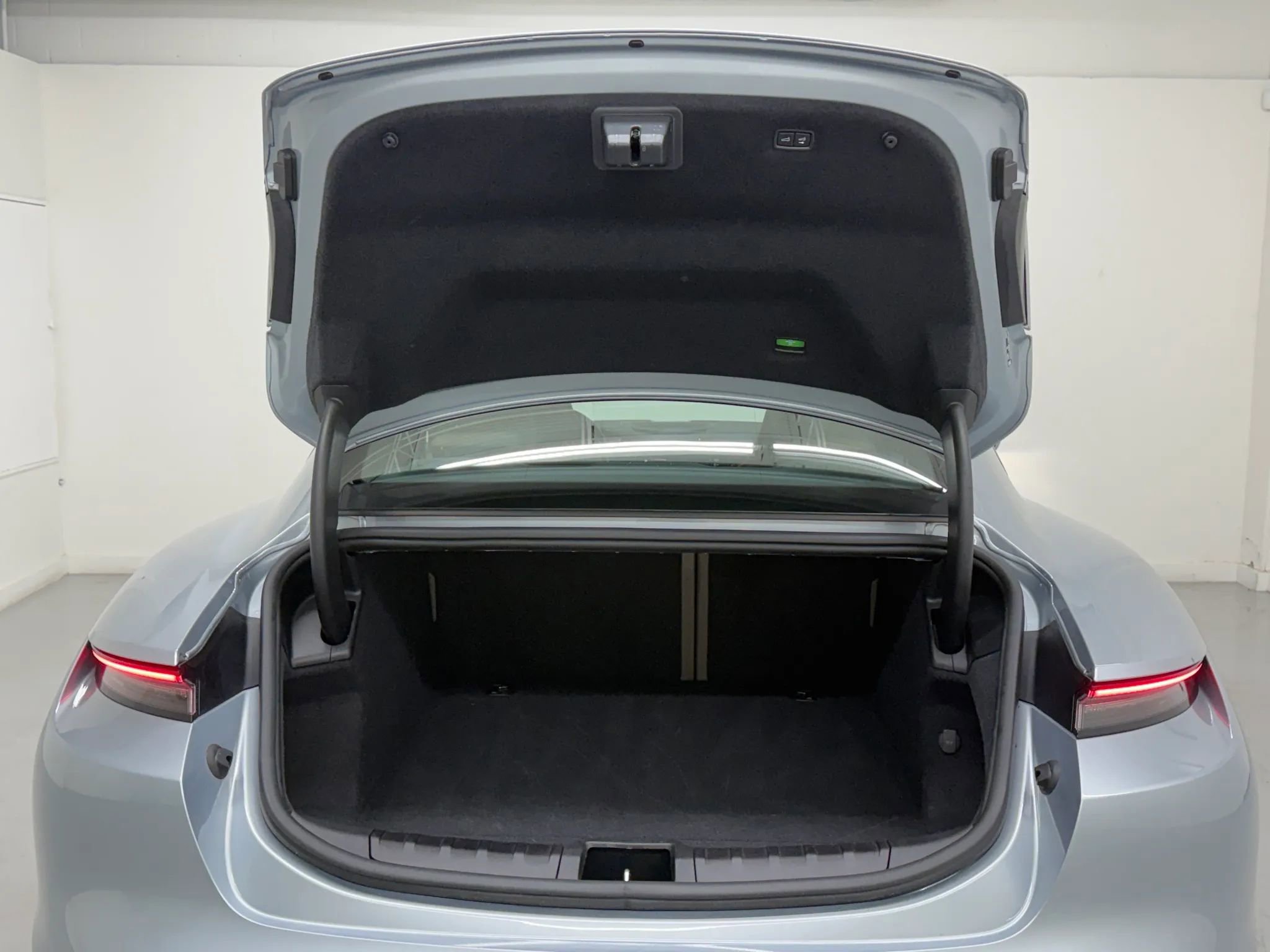 Used 2021 Porsche Taycan image 35