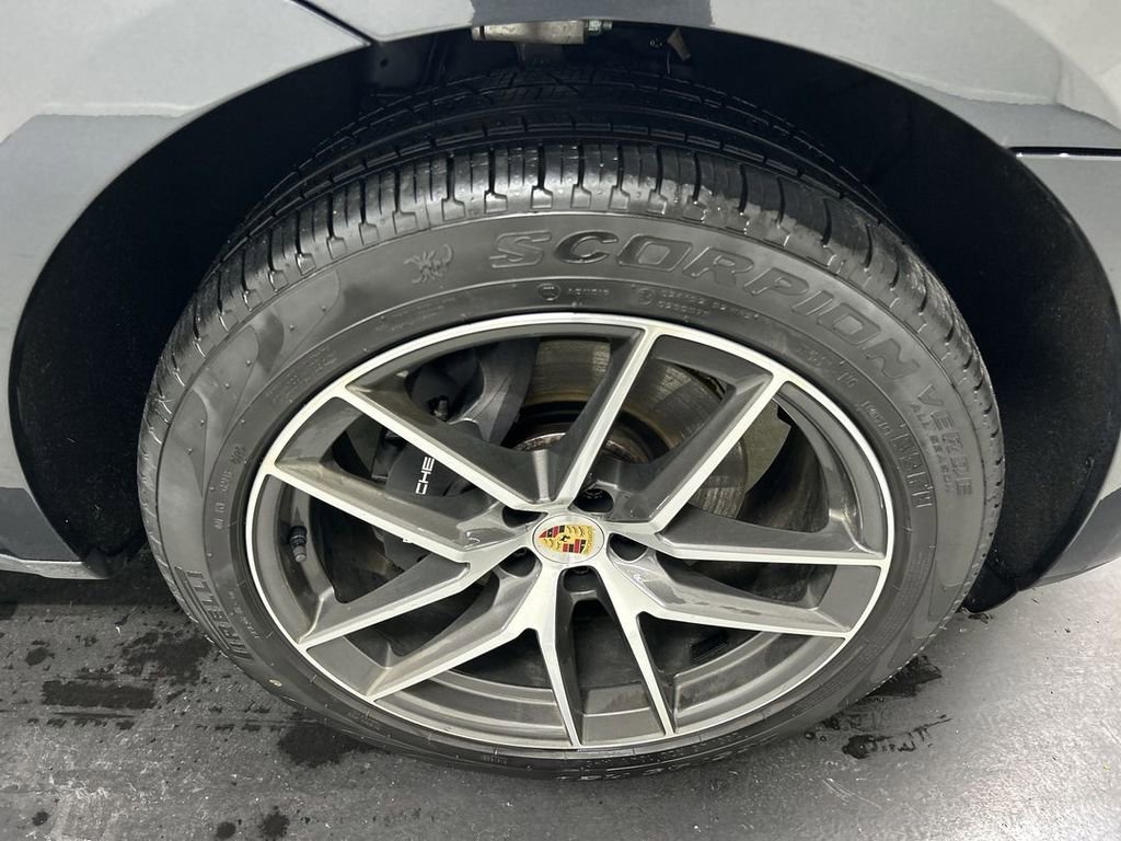 Certified 2025 Porsche Macan image 9
