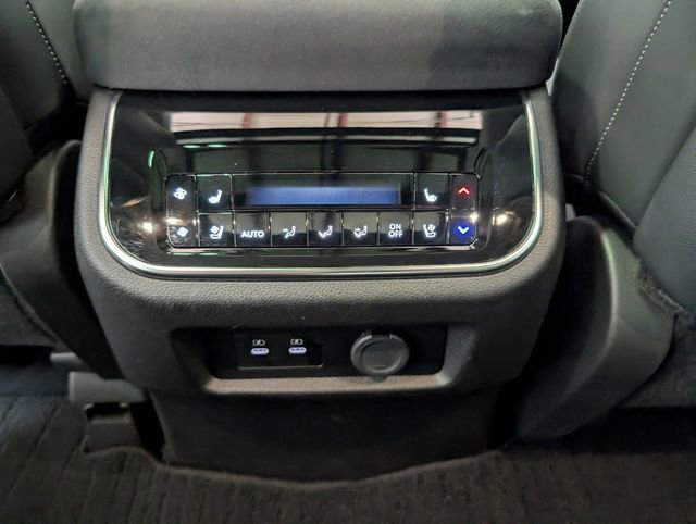 Used 2025 INFINITI QX80 Sensory image 12