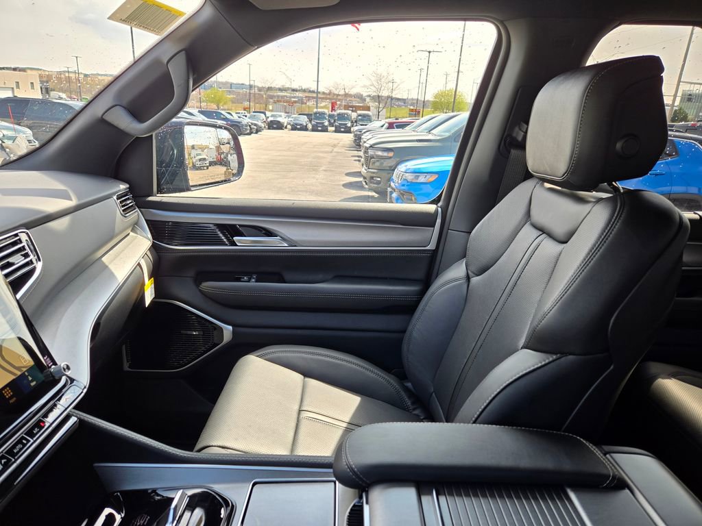 New 2026 Jeep Grand Wagoneer Limited AWD/4WD image 24