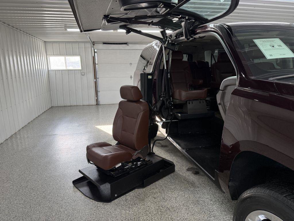 Used 2017 Chevrolet Suburban Premier image 2