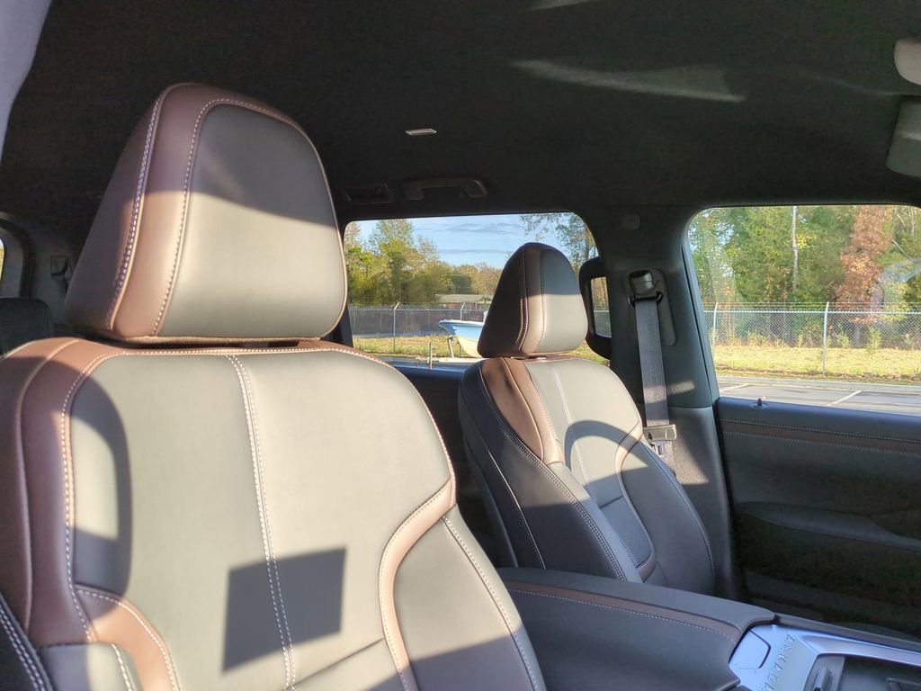 New 2026 Nissan Armada SL w/ Captain's Chari Seat Package image 39