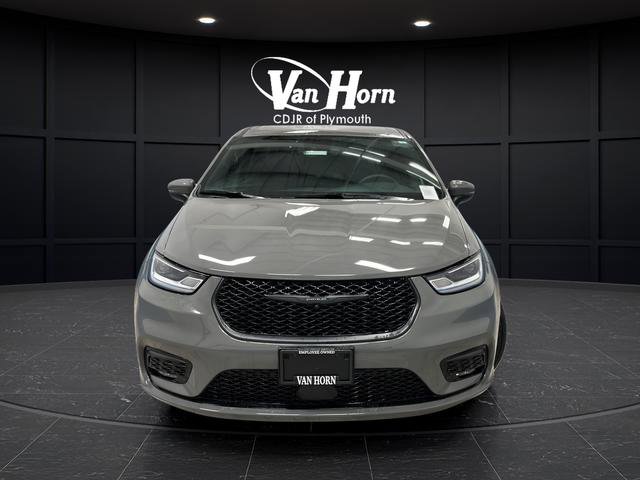Used 2023 Chrysler Pacifica Touring-L w/ S Appearance Package FWD image 8