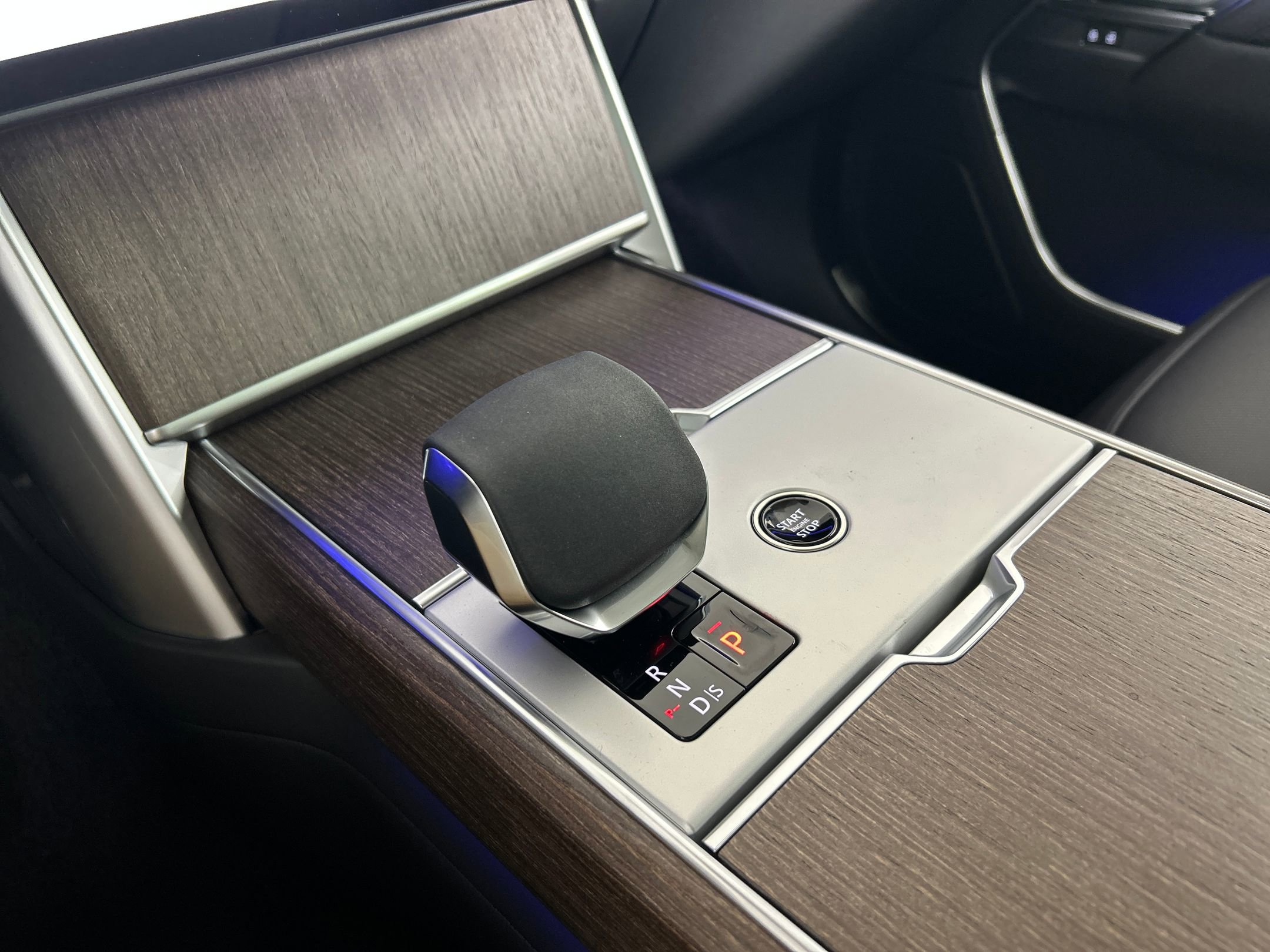 New 2025 Land Rover Range Rover SE image 22