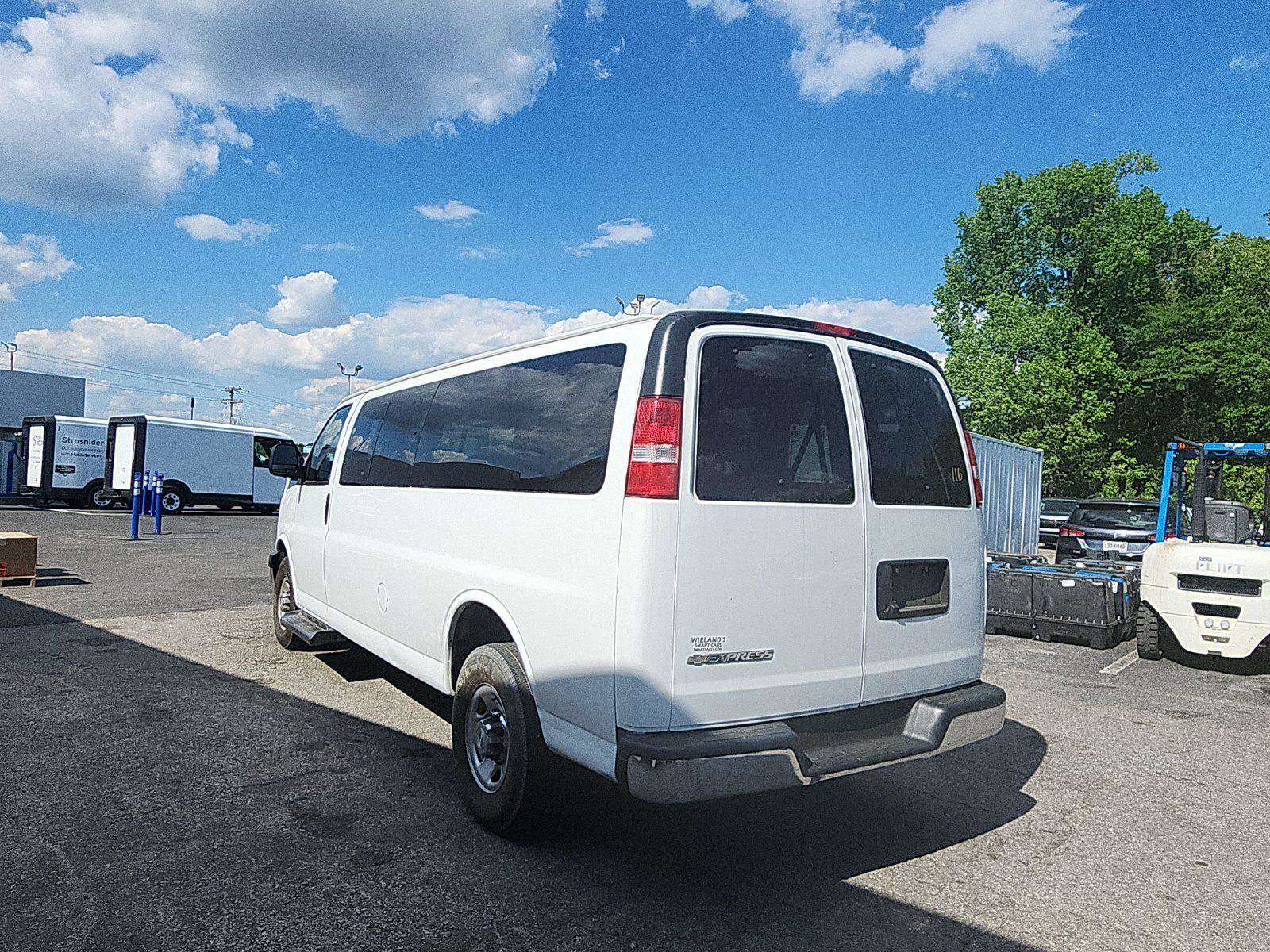 Used 2020 Chevrolet Express 3500 LT w/ LT Preferred Equipment Group RWD image 3