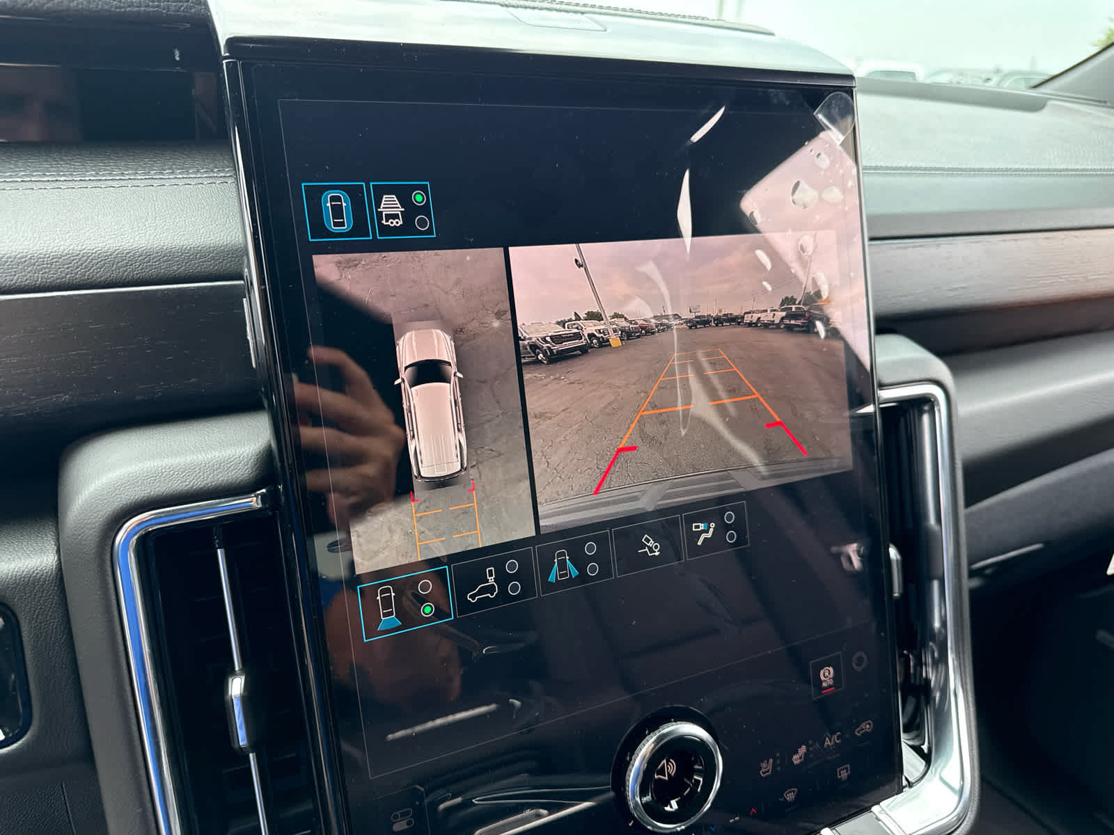New 2026 GMC Yukon Denali w/ Advanced Technology Package AWD/4WD image 22