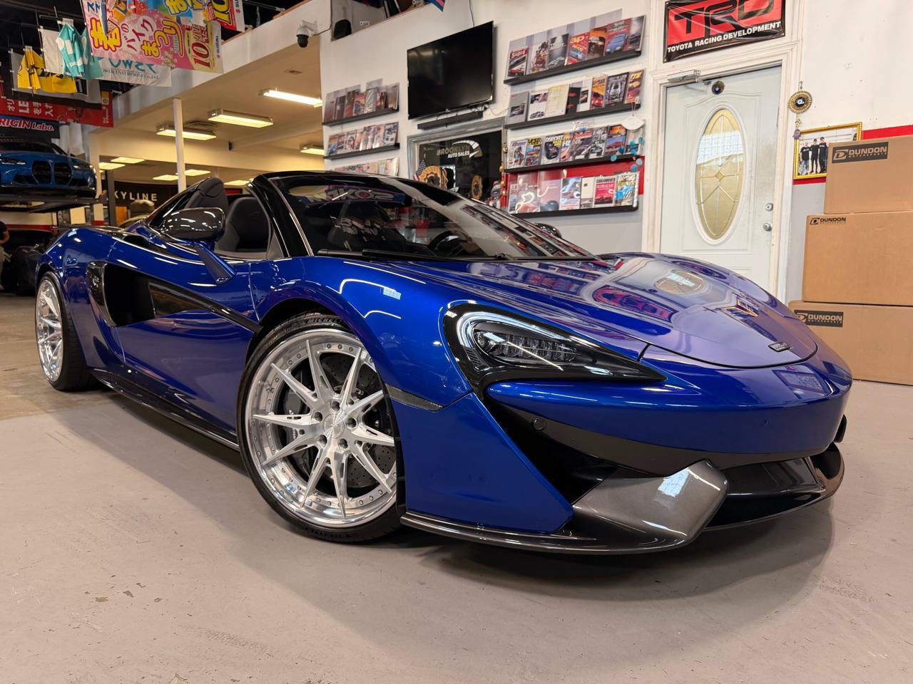 Used 2018 McLaren 570S Spider RWD video 1
