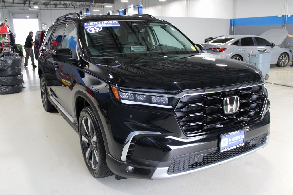 Used 2025 Honda Pilot Touring image 4
