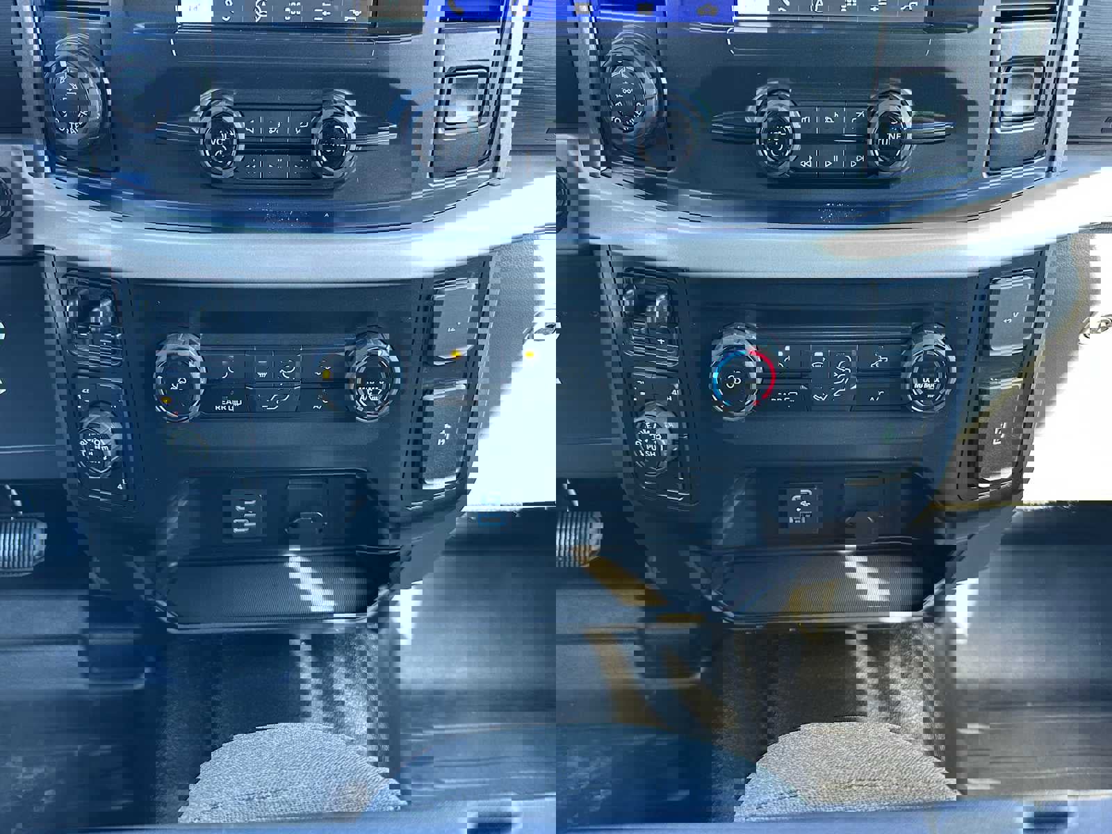 Used 2023 Ford F150 XLT w/ XTR Package image 27