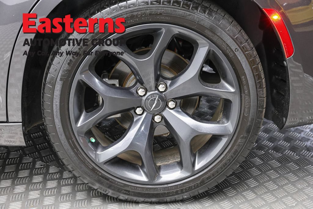 Used 2023 Chrysler 300 S RWD image 8