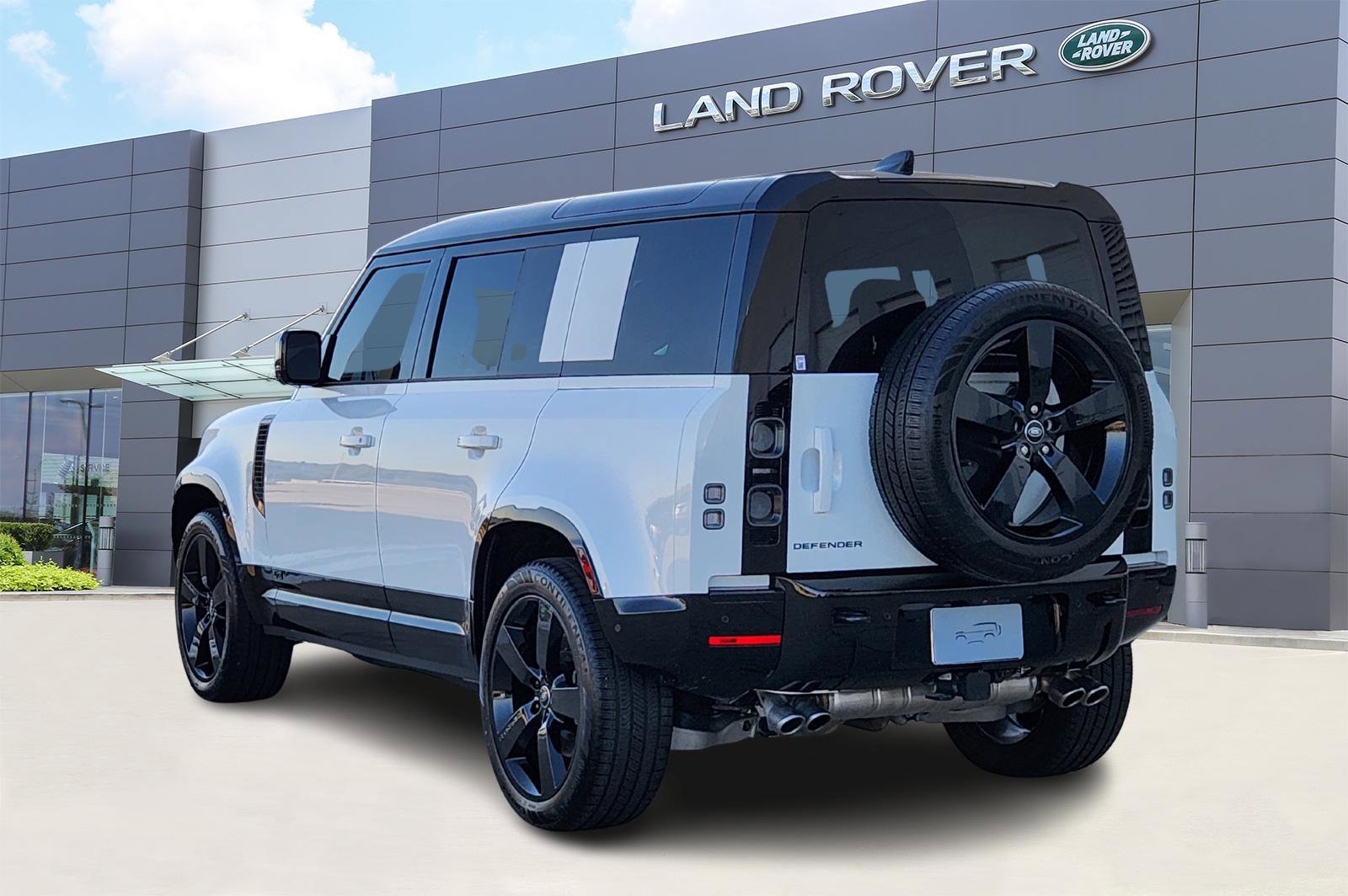 Certified 2025 Land Rover Defender 110 V8 image 4