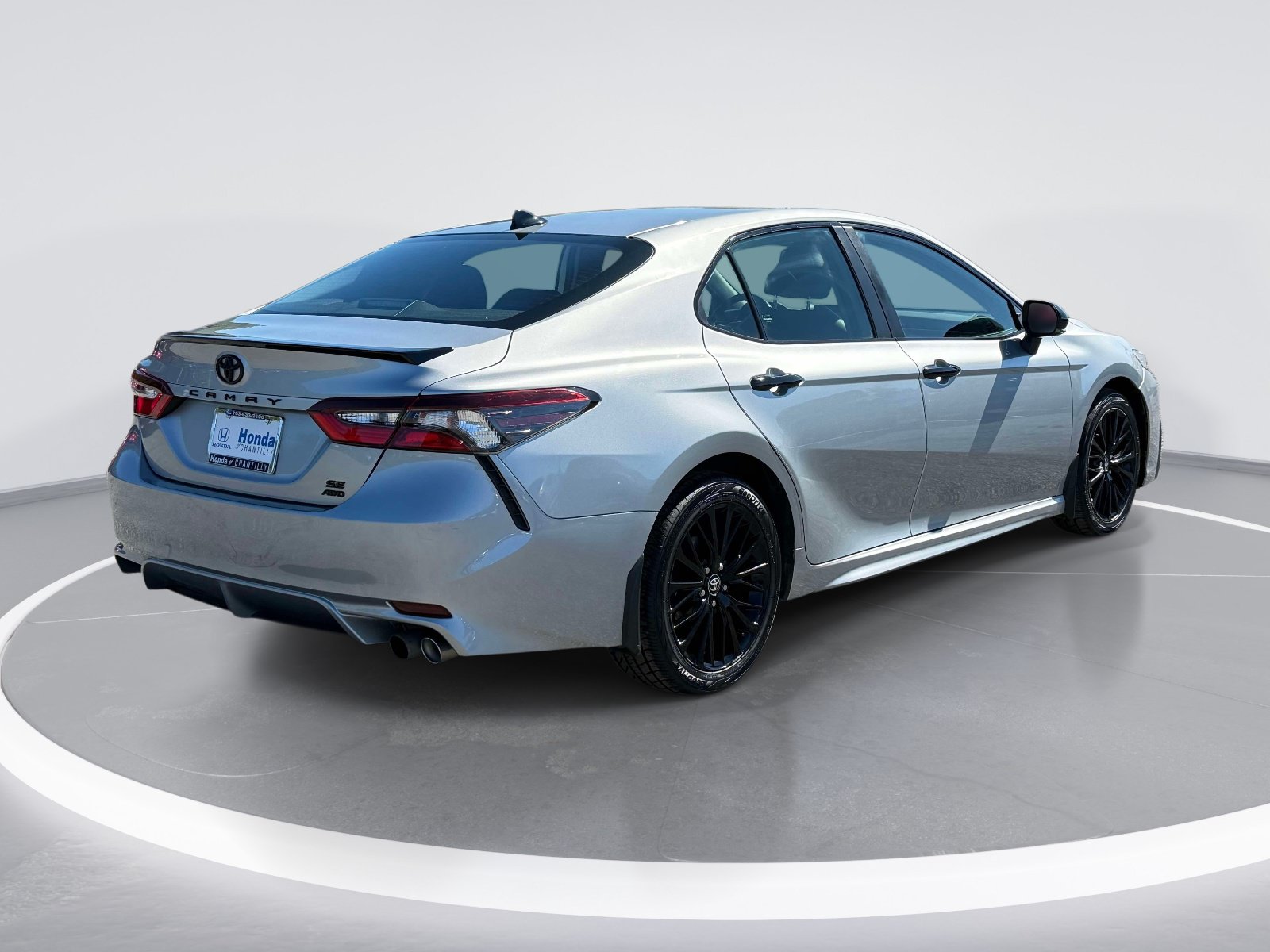Used 2022 Toyota Camry SE w/ Convenience Package AWD/4WD image 2
