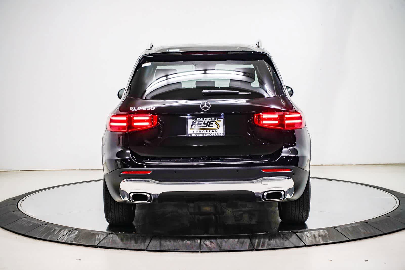 Used 2026 Mercedes-Benz GLB 250 image 3