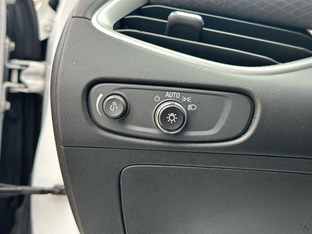 Used 2020 Chevrolet Malibu LS FWD image 27