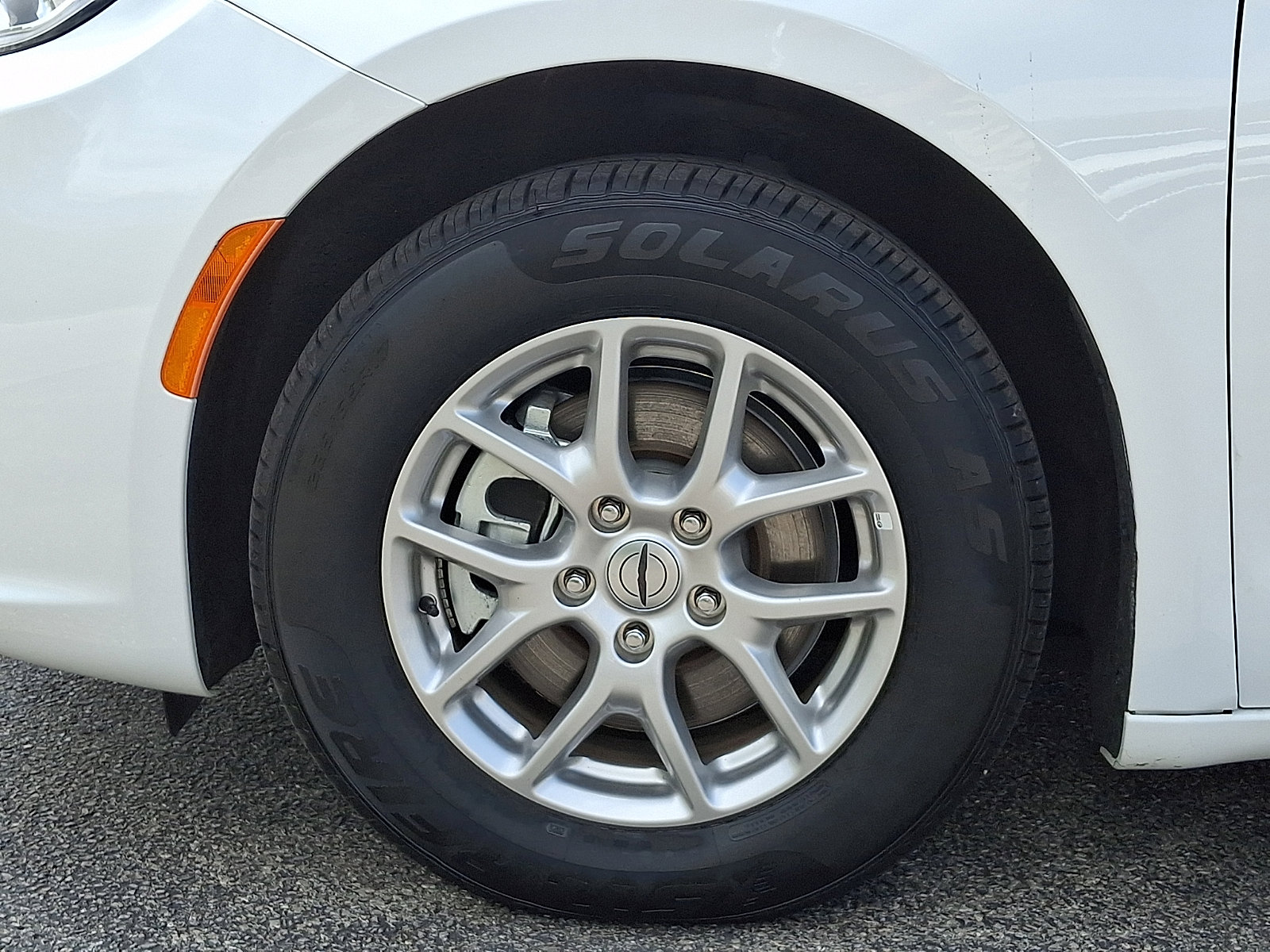 Used 2024 Chrysler Pacifica Touring-L FWD image 34