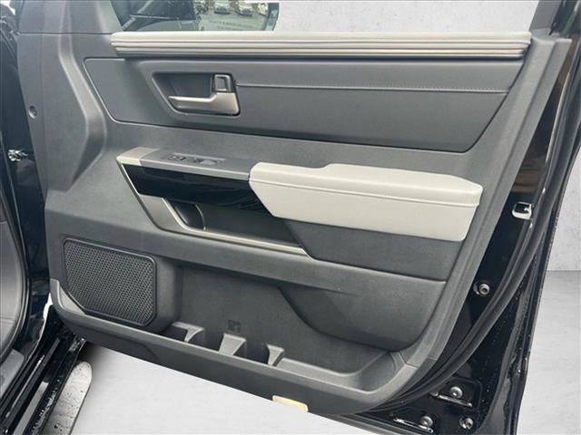 Used 2025 Toyota Tundra Limited AWD/4WD image 14
