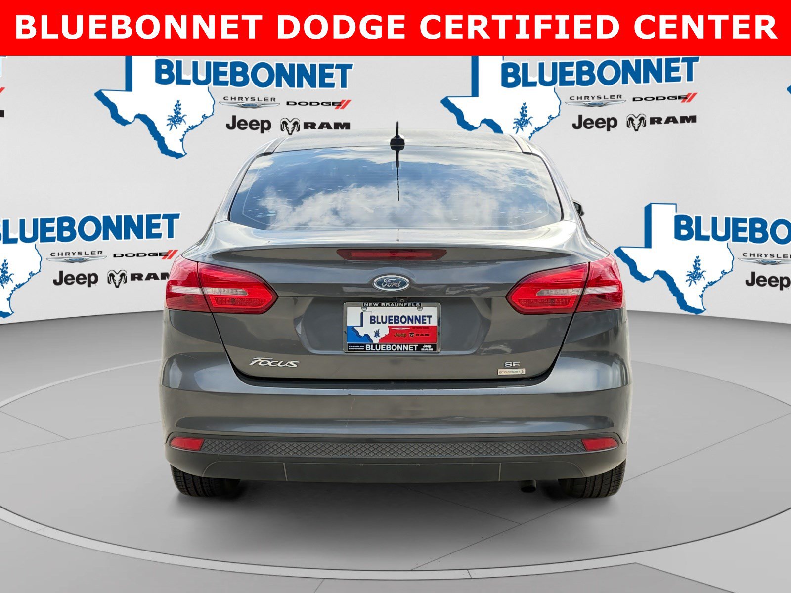 Used 2018 Ford Focus SE w/ SE Appearance Package FWD image 6