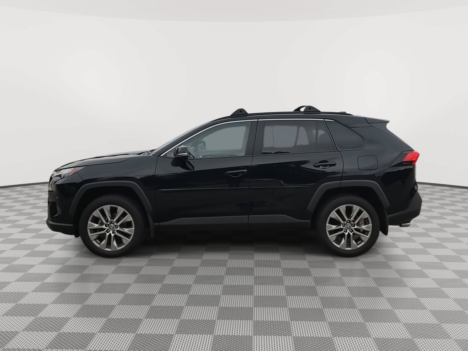 Used 2022 Toyota RAV4 XLE Premium AWD/4WD image 26