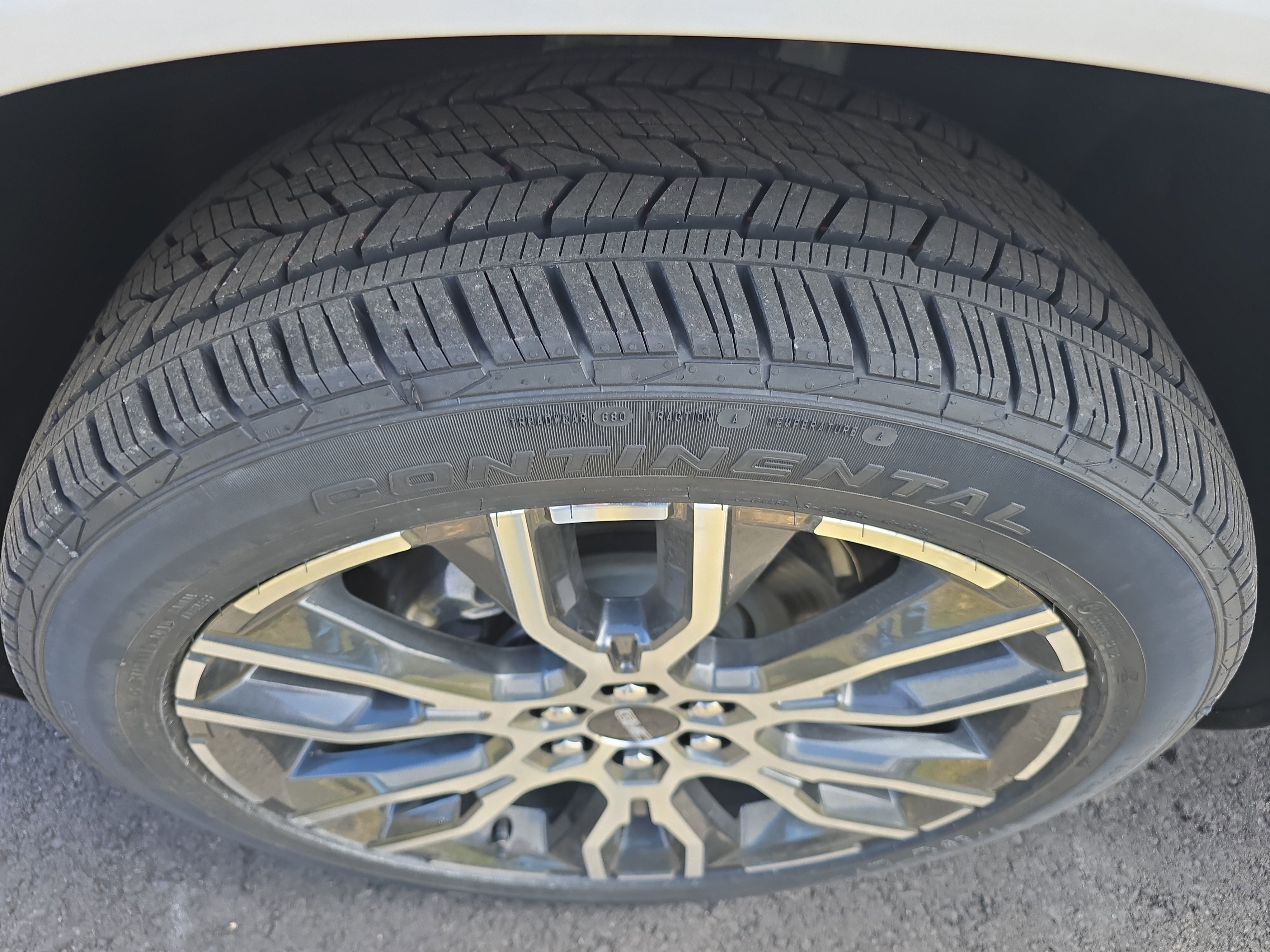 New 2026 GMC Acadia Denali Ultimate w/ LPO, Floor Liner Package AWD/4WD image 11