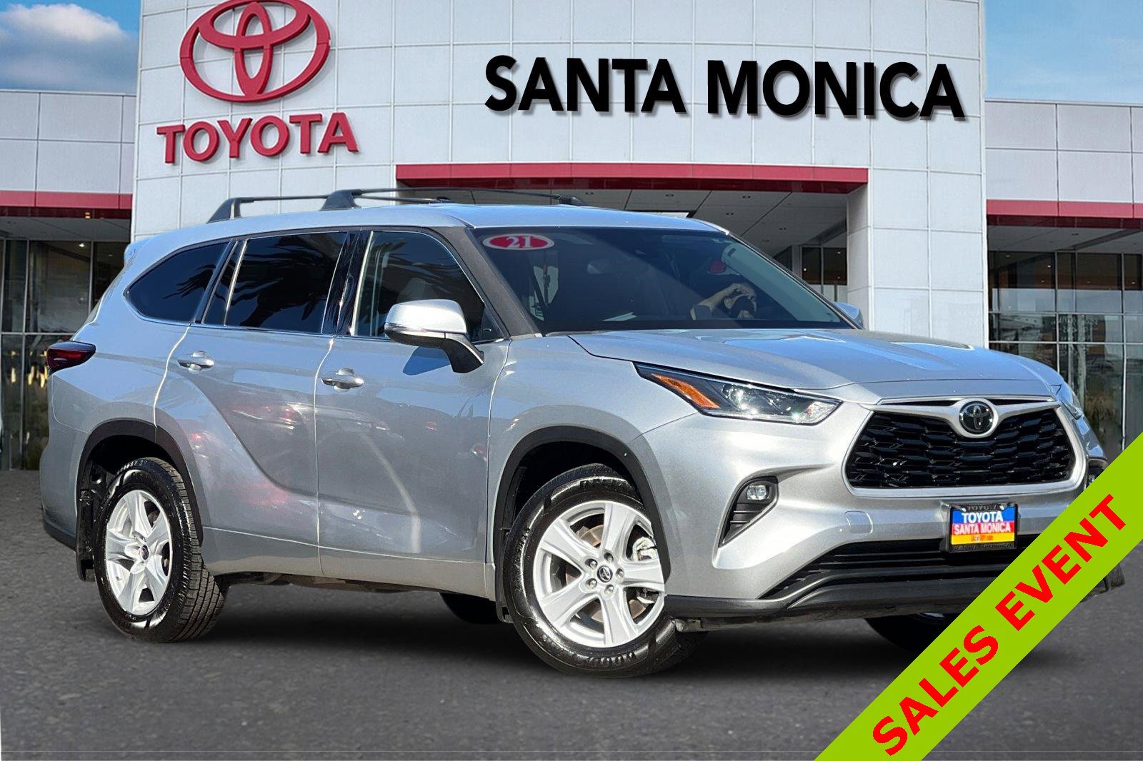 Used 2021 Toyota Highlander LE image 1