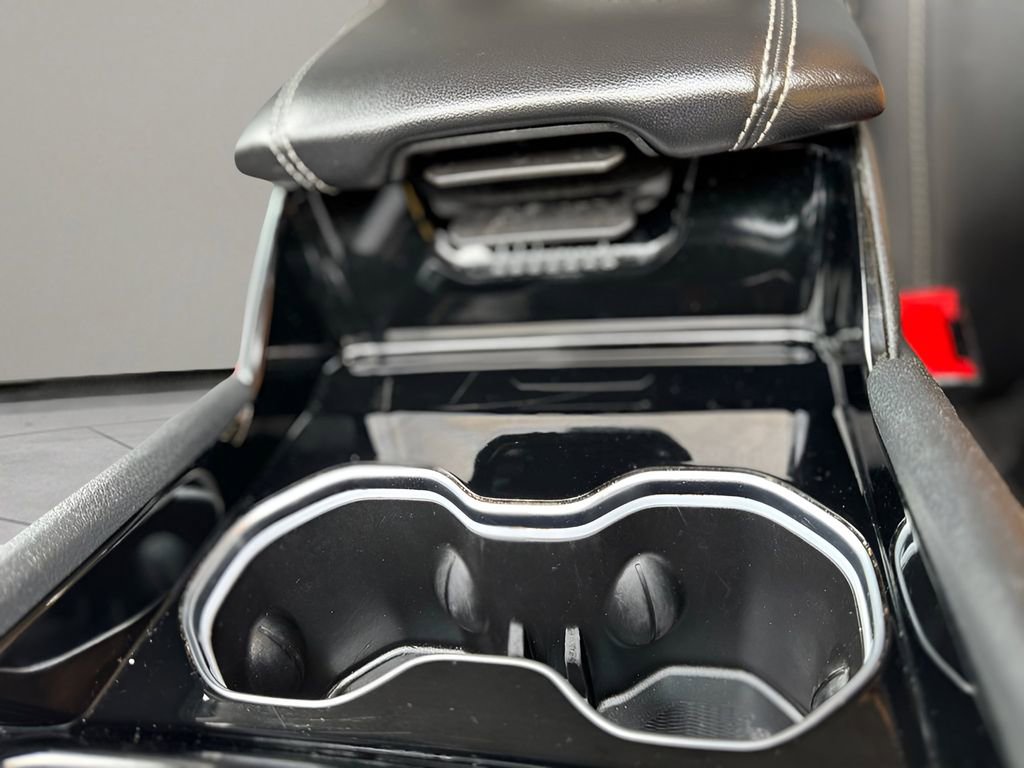 Used 2023 Jeep Grand Cherokee Laredo image 23