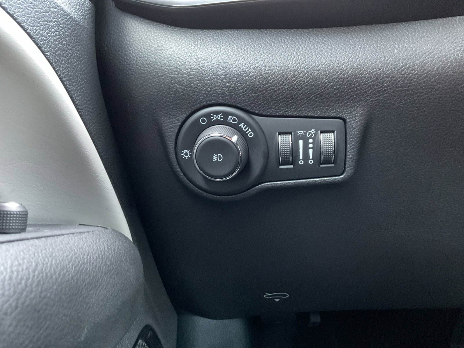 Used 2024 Jeep Compass Limited image 22