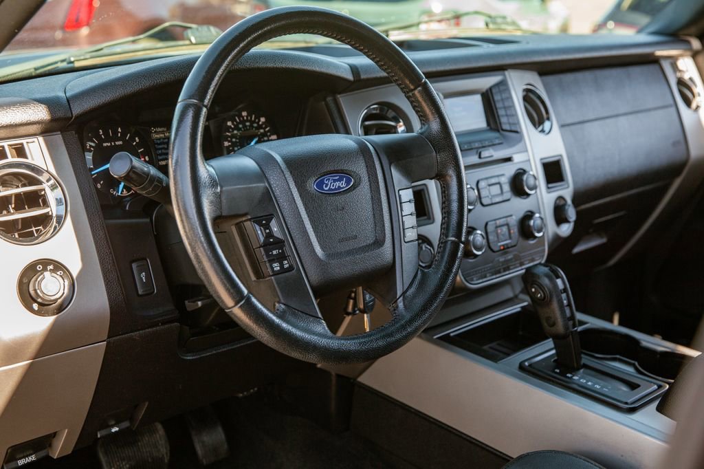 Used 2017 Ford Expedition XLT w/ Equipment Group 201A AWD/4WD image 10
