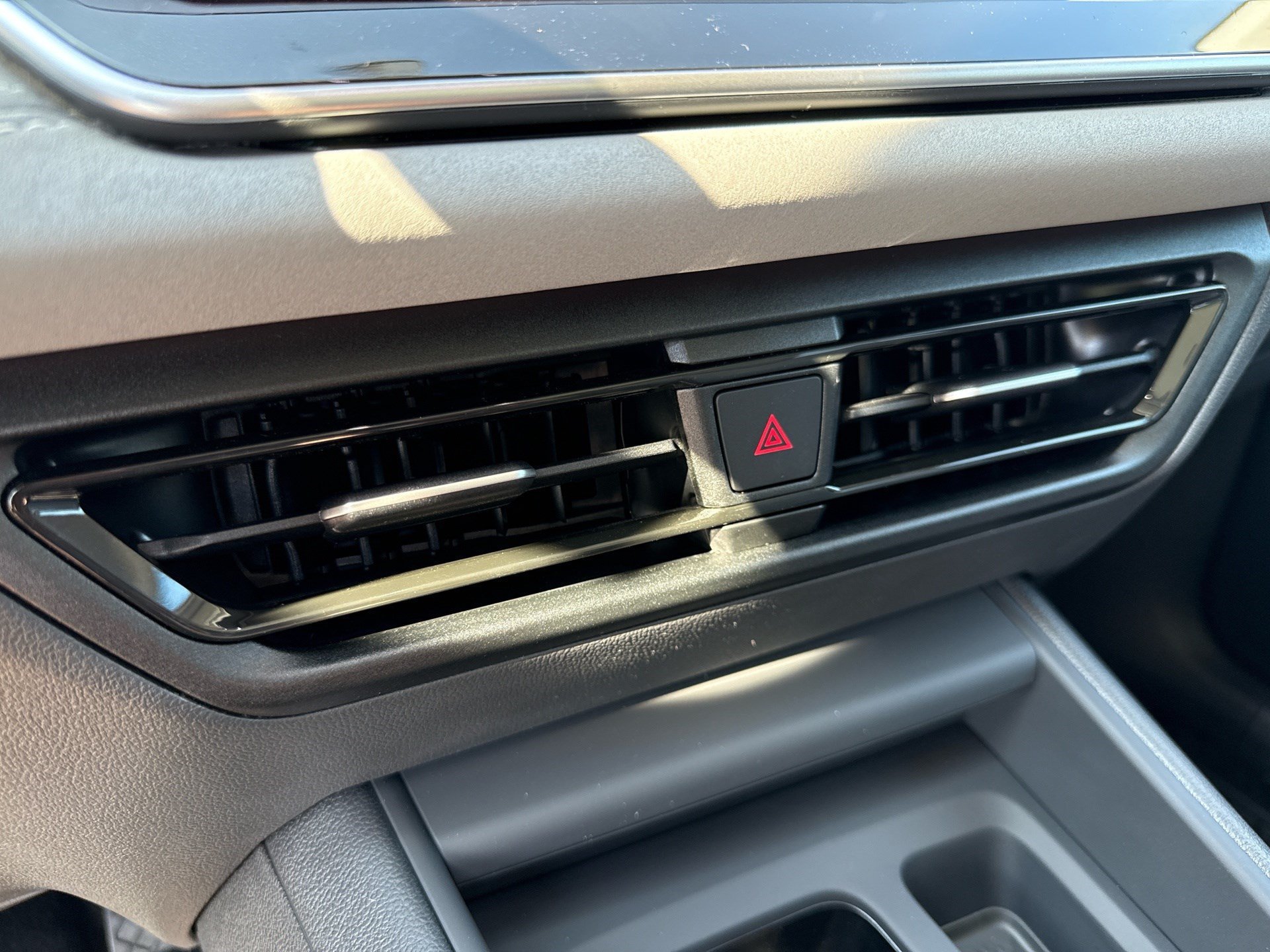New 2026 Volkswagen Tiguan SE FWD image 18