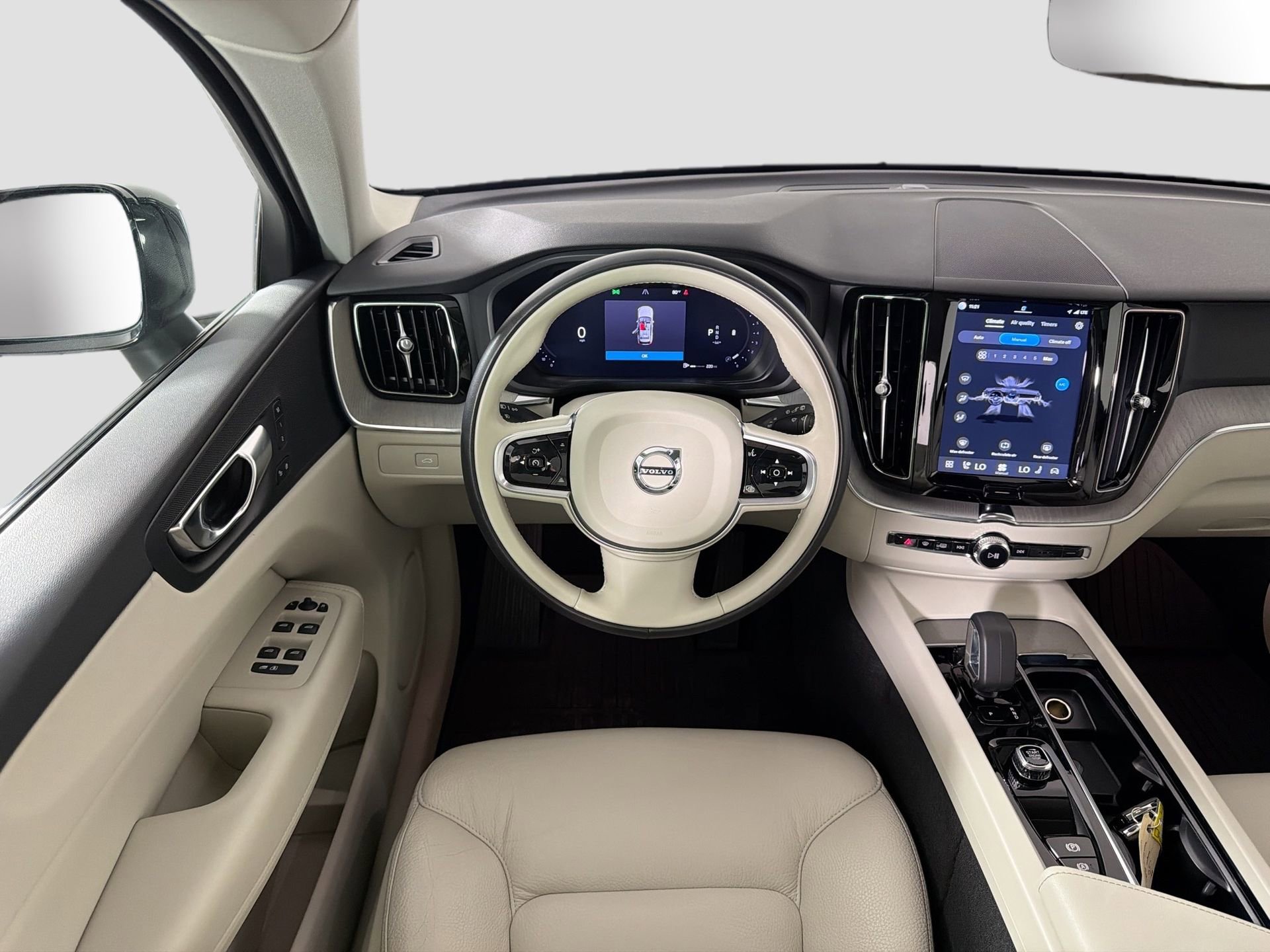 Certified 2024 Volvo XC60 B5 Plus w/ Protection Package Premier AWD/4WD image 23