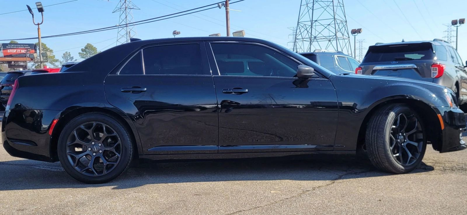 Used 2019 Chrysler 300 Touring w/ Sport Appearance Package image 16