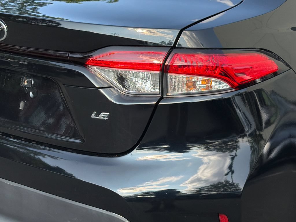 Used 2023 Toyota Corolla LE FWD image 5